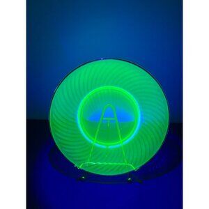 Anchor Hocking 8 Inch Spiral Pattern Green Uranium Depression Glass Plate Gold B